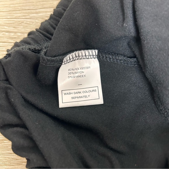 Black W shorts - Picture 8 of 9